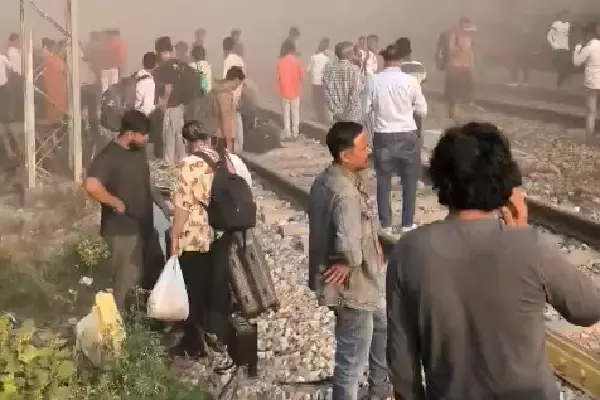 Train के डिब्बे में लगी आग, अमृतसर-सहरसा गरीब रथ एक्सप्रेस सुरक्षित रही Train के डिब्बे में लगी आग, अमृतसर-सहरसा गरीब रथ एक्सप्रेस सुरक्षित रही