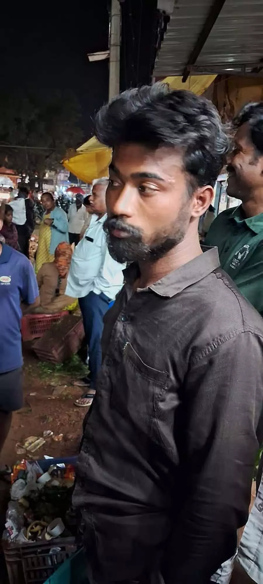 Devanahalli : लोगों ने मोबाइल चोर को पुलिस के हवाले कर दिया Devanahalli : लोगों ने मोबाइल चोर को पुलिस के हवाले कर दिया