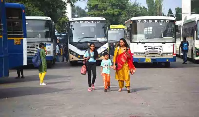 BC बंद से तेलंगाना ठप, राज्य भर में बस सेवाएं बाधित BC बंद से तेलंगाना ठप, राज्य भर में बस सेवाएं बाधित