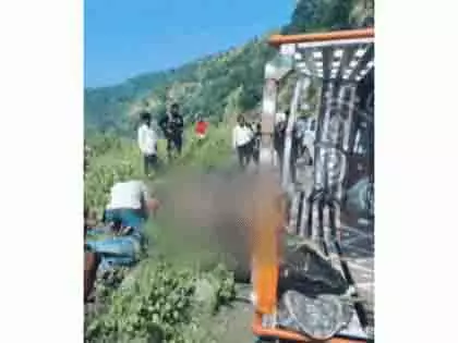 Maharashtra में बड़ा सड़क हादसा, वाहन पलटने से 8 श्रद्धालु मारे गए Maharashtra में बड़ा सड़क हादसा, वाहन पलटने से 8 श्रद्धालु मारे गए