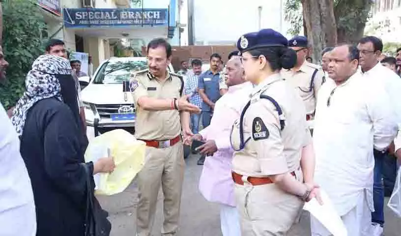 Hyderabad Police प्रमुख सज्जनार ऐतिहासिक कोतवाल हाउस में हर हफ्ते नागरिकों से मिलेंगे Hyderabad Police प्रमुख सज्जनार ऐतिहासिक कोतवाल हाउस में हर हफ्ते नागरिकों से मिलेंगे