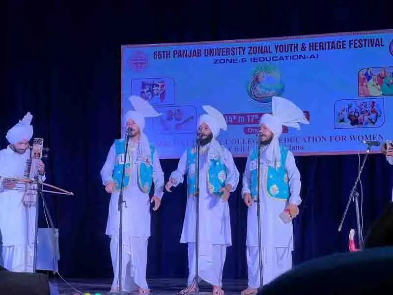 DAV Hoshiarpur ने पीयू जोनल यूथ फेस्ट में ओवरऑल ट्रॉफी जीती DAV Hoshiarpur ने पीयू जोनल यूथ फेस्ट में ओवरऑल ट्रॉफी जीती