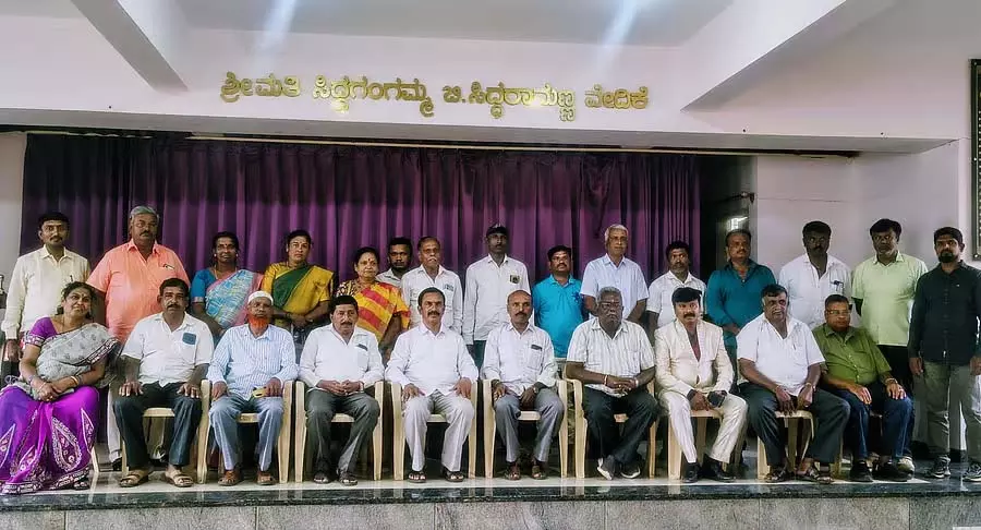 Tumkur में ग्राम पंचायत को शामिल करने का विरोध Tumkur में ग्राम पंचायत को शामिल करने का विरोध