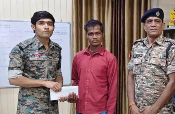 ITBP जवानों को निशाना बनाने वाले नक्सली का सरेंडर ITBP जवानों को निशाना बनाने वाले नक्सली का सरेंडर