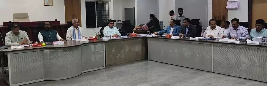 येत्तिनाहोल से 2.8 TMC पानी दें: M.R. Ravi येत्तिनाहोल से 2.8 TMC पानी दें: M.R. Ravi