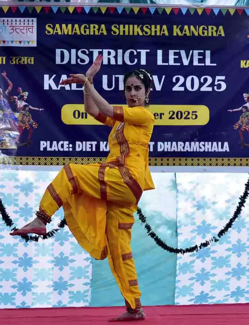 Dharamshala में मनाया गया जिला स्तरीय कला उत्सव Dharamshala में मनाया गया जिला स्तरीय कला उत्सव