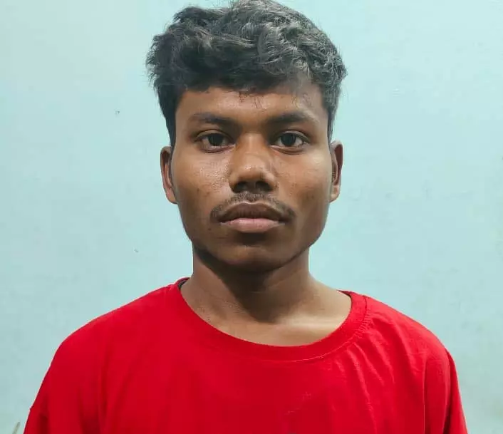 रायपुर : मंदिर के सामने जानलेवा हमला, आरोपी युवक गिरफ्तार रायपुर : मंदिर के सामने जानलेवा हमला, आरोपी युवक गिरफ्तार