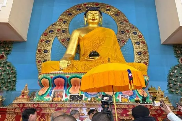 Russia के कलमीकिया में भारत के पवित्र बुद्ध अवशेषों को देखने 50,000 श्रद्धालु पहुंचे Russia के कलमीकिया में भारत के पवित्र बुद्ध अवशेषों को देखने 50,000 श्रद्धालु पहुंचे