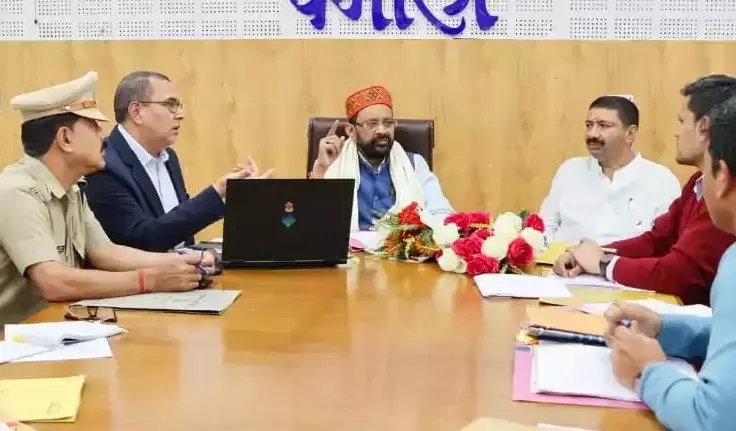 Gopeshwar: अधिकारियों को फटकार, बैठक में गैरतैयारी पर वेतन में कटौती Gopeshwar: अधिकारियों को फटकार, बैठक में गैरतैयारी पर वेतन में कटौती