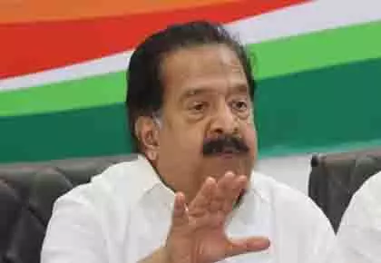Kerala: चेन्निथला ने सीएम विजयन के मध्य पूर्व दौरे की आलोचना की Kerala: चेन्निथला ने सीएम विजयन के मध्य पूर्व दौरे की आलोचना की