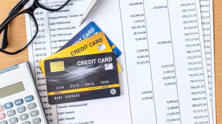 पहली नौकरी में Credit card: समझदारी भरा कदम या जोखिम भरा विकल्प? पहली नौकरी में Credit card: समझदारी भरा कदम या जोखिम भरा विकल्प?