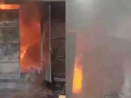 Uttar Pradesh: मथुरा में कपड़े के गोदाम में लगी आग, लाखों का सामान खाक Uttar Pradesh: मथुरा में कपड़े के गोदाम में लगी आग, लाखों का सामान खाक