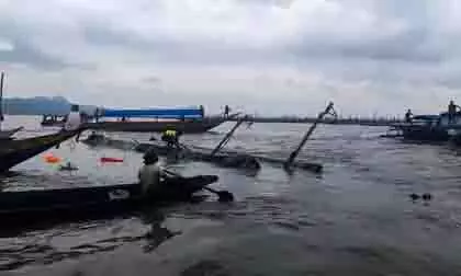 मोजाम्बिक तट पर नाव पलटने से Kerala के दो लोग लापता मोजाम्बिक तट पर नाव पलटने से Kerala के दो लोग लापता