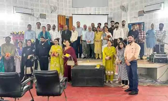 JAMMU: पुस्तक ‘सुन सको तो सुनो’, गीत ‘लाल सूट’ जारी JAMMU: पुस्तक ‘सुन सको तो सुनो’, गीत ‘लाल सूट’ जारी