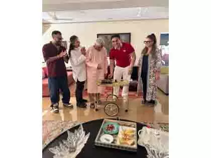 बेटी सिपारा को लेकर शबाना आज़मी के कमेंट पर बोले अरबाज़ खान बेटी सिपारा को लेकर शबाना आज़मी के कमेंट पर बोले अरबाज़ खान