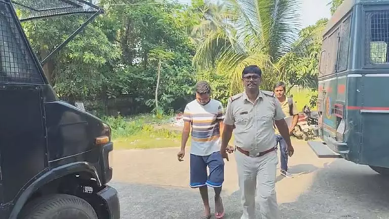 सोशल मीडिया पर बाल Pornography बेचने वाले बड़े गिरोह का पर्दाफाश सोशल मीडिया पर बाल Pornography बेचने वाले बड़े गिरोह का पर्दाफाश