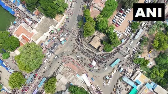 तिरुचिरापल्ली में दिवाली शॉपिंग के लिए बाजारों में भारी भीड़, 20 अक्टूबर से शुरू होगा त्योहार तिरुचिरापल्ली में दिवाली शॉपिंग के लिए बाजारों में भारी भीड़, 20 अक्टूबर से शुरू होगा त्योहार