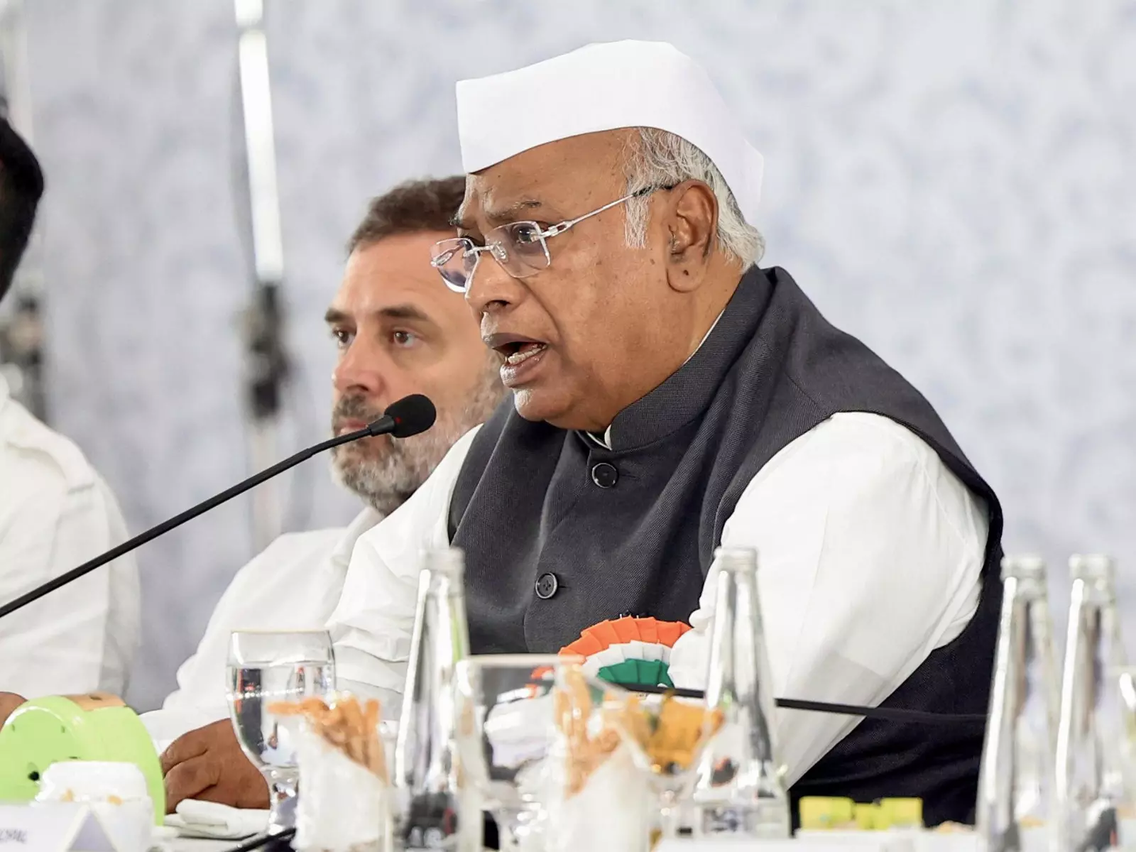 बिहार चुनाव के लिए कांग्रेस ने जारी की दूसरी सूची, पांच उम्मीदवारों के नाम घोषित बिहार चुनाव के लिए कांग्रेस ने जारी की दूसरी सूची, पांच उम्मीदवारों के नाम घोषित