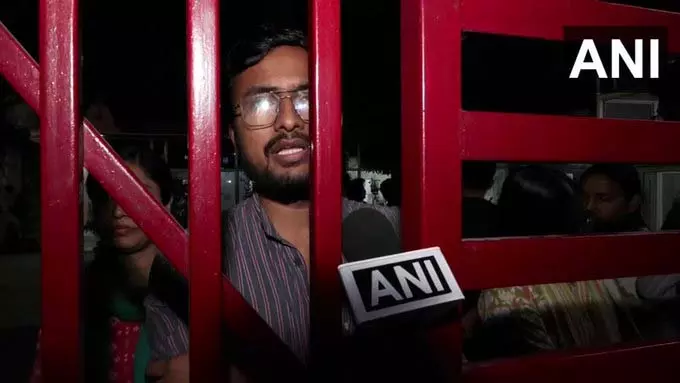 ABVP के खिलाफ छात्रों का विरोध, FIR दर्ज करने की मांग ABVP के खिलाफ छात्रों का विरोध, FIR दर्ज करने की मांग
