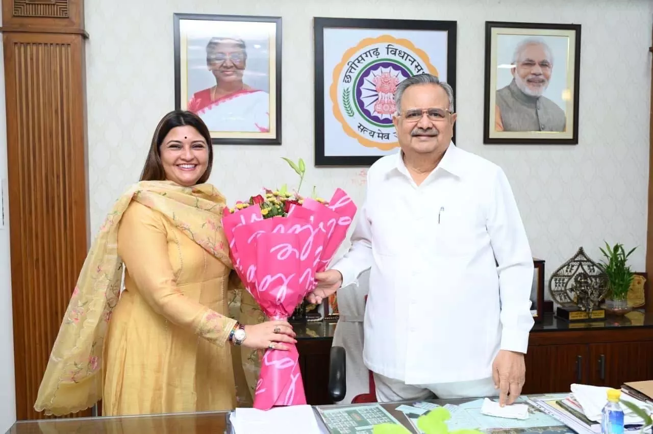 विधायक भावना बोर्हा ने डॉ. रमन सिंह से भेंट कर जन्मदिन और दीपावली की शुभकामनाएं दी विधायक भावना बोर्हा ने डॉ. रमन सिंह से भेंट कर जन्मदिन और दीपावली की शुभकामनाएं दी