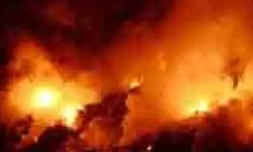 Etawah: शॉर्ट सर्किट से लगी भीषण आग, गरीब मजदूर का घर जलकर खाक Etawah: शॉर्ट सर्किट से लगी भीषण आग, गरीब मजदूर का घर जलकर खाक
