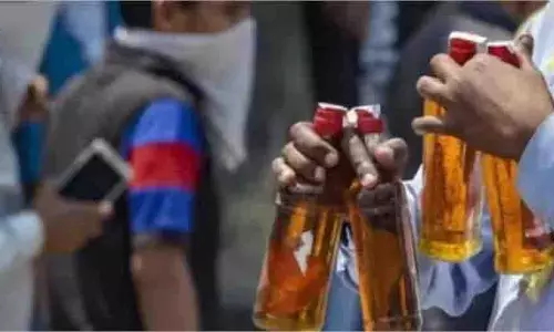 Jharkhand: पुलिस ने अवैध शराब फैक्ट्री का भंडाफोड़ किया, 2 लोग गिरफ्तार Jharkhand: पुलिस ने अवैध शराब फैक्ट्री का भंडाफोड़ किया, 2 लोग गिरफ्तार