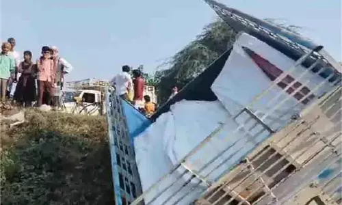 UP News: पिकअप की टक्कर से 2 युवकों की मौत, चालक फरार UP News: पिकअप की टक्कर से 2 युवकों की मौत, चालक फरार