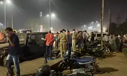 थार, लाश और बदबू! कौन है ये युवक? पुलिस की जांच जारी