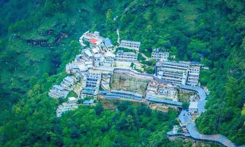 SMVDU ने मुख्यमंत्री बाढ़ राहत कोष में 11 लाख रुपये से अधिक का योगदान दिया SMVDU ने मुख्यमंत्री बाढ़ राहत कोष में 11 लाख रुपये से अधिक का योगदान दिया