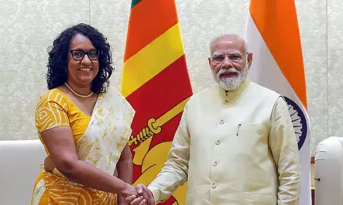 श्रीलंका के प्रधानमंत्री ने प्रधानमंत्री मोदी से मुलाकात की