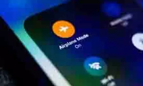Airplane Mod :  जानिए ऑन करने से सच में फोन होता है जल्दी चार्ज