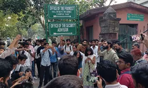 जामिया के छात्रों ने सुरक्षा सलाहकार के कार्यालय का घेराव किया, बर्खास्तगी की मांग की जामिया के छात्रों ने सुरक्षा सलाहकार के कार्यालय का घेराव किया, बर्खास्तगी की मांग की