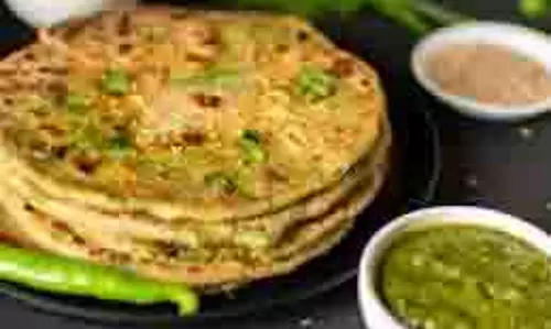 Aloo Paneer Paratha : सुबह के नाश्ते का मजा करें दोगुना, बनाएं आलू पनीर पराठा Aloo Paneer Paratha : सुबह के नाश्ते का मजा करें दोगुना, बनाएं आलू पनीर पराठा