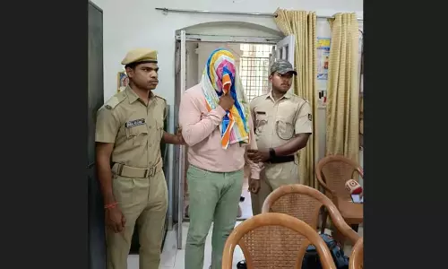 Odisha : सोशल नेटवर्किंग साइट पर ‘अश्लील’ वीडियो पोस्ट करने के आरोप में एक व्यक्ति गिरफ्तार Odisha : सोशल नेटवर्किंग साइट पर ‘अश्लील’ वीडियो पोस्ट करने के आरोप में एक व्यक्ति गिरफ्तार