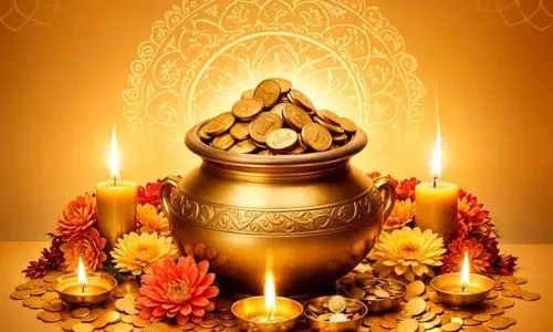 Dhanteras 2025 Katha: धनतेरस के दिन पूजा के समय जरूर पढ़ें ये कथा, घर में आएगी धन-सृमद्धि