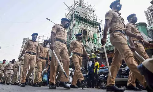 Diwali festival : चेन्नई में सुरक्षा के लिए 18,000 पुलिस कर्मी तैनात Diwali festival : चेन्नई में सुरक्षा के लिए 18,000 पुलिस कर्मी तैनात