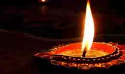 Dhanteras Yam Deep: आज है धनतेरस, जानें- किस मुहूर्त और दिशा में जलाएं यम का दीपक