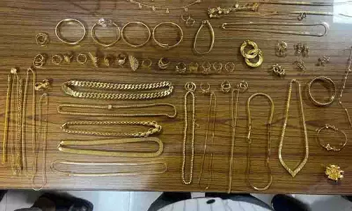 Amritsar हवाई अड्डे पर दुबई से आए दो यात्री 94 लाख रुपये के सोने के साथ हिरासत में लिए गए Amritsar हवाई अड्डे पर दुबई से आए दो यात्री 94 लाख रुपये के सोने के साथ हिरासत में लिए गए