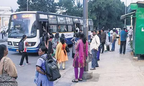 बेंगलुरु ट्रैफिक रोकने के लिए एक्शन: 110 बस स्टैंड से आगे BMTC-BTP, BBMP कन्वर्जन से रुका बेंगलुरु ट्रैफिक रोकने के लिए एक्शन: 110 बस स्टैंड से आगे BMTC-BTP, BBMP कन्वर्जन से रुका