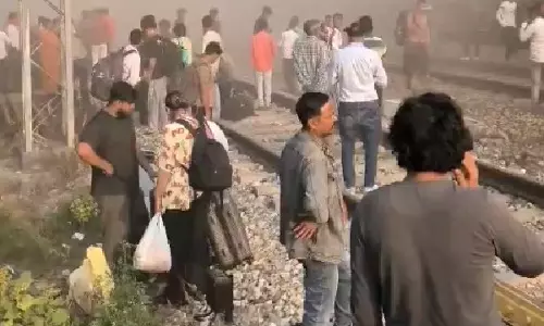 Train के डिब्बे में लगी आग, अमृतसर-सहरसा गरीब रथ एक्सप्रेस सुरक्षित रही Train के डिब्बे में लगी आग, अमृतसर-सहरसा गरीब रथ एक्सप्रेस सुरक्षित रही