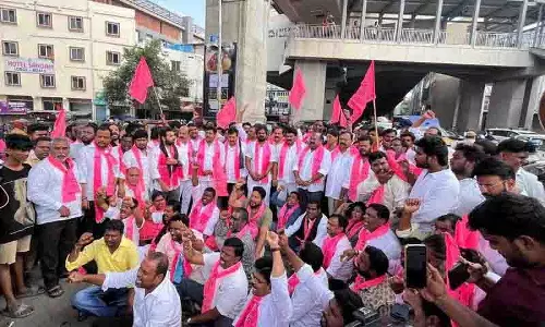 तेलंगाना में 42 प्रतिशत आरक्षण के लिए पिछड़ा वर्ग बंद, BRS और राजनीतिक दल विरोध प्रदर्शन में शामिल तेलंगाना में 42 प्रतिशत आरक्षण के लिए पिछड़ा वर्ग बंद, BRS और राजनीतिक दल विरोध प्रदर्शन में शामिल