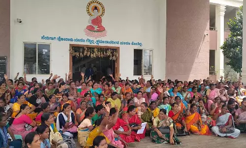 Gauribidanur : आंगनवाड़ी कार्यकर्ताओं का विरोध प्रदर्शन Gauribidanur : आंगनवाड़ी कार्यकर्ताओं का विरोध प्रदर्शन