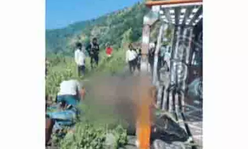 Maharashtra में बड़ा सड़क हादसा, वाहन पलटने से 8 श्रद्धालु मारे गए Maharashtra में बड़ा सड़क हादसा, वाहन पलटने से 8 श्रद्धालु मारे गए