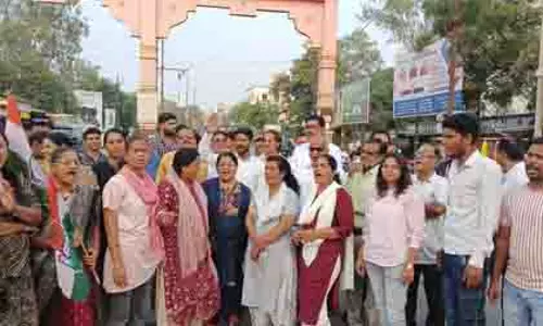 MP: छात्राओं से छेड़छाड़ के विरोध में कांग्रेस सड़कों पर, प्रदर्शन तेज