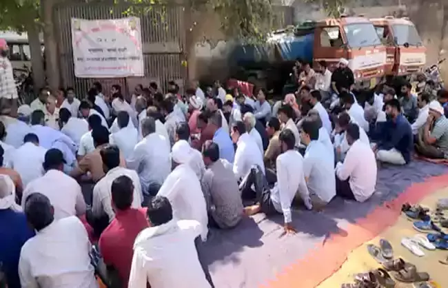 Narnail: मांगों को लेकर नारनौल में कर्मचारियों ने किया प्रदर्शन Narnail: मांगों को लेकर नारनौल में कर्मचारियों ने किया प्रदर्शन