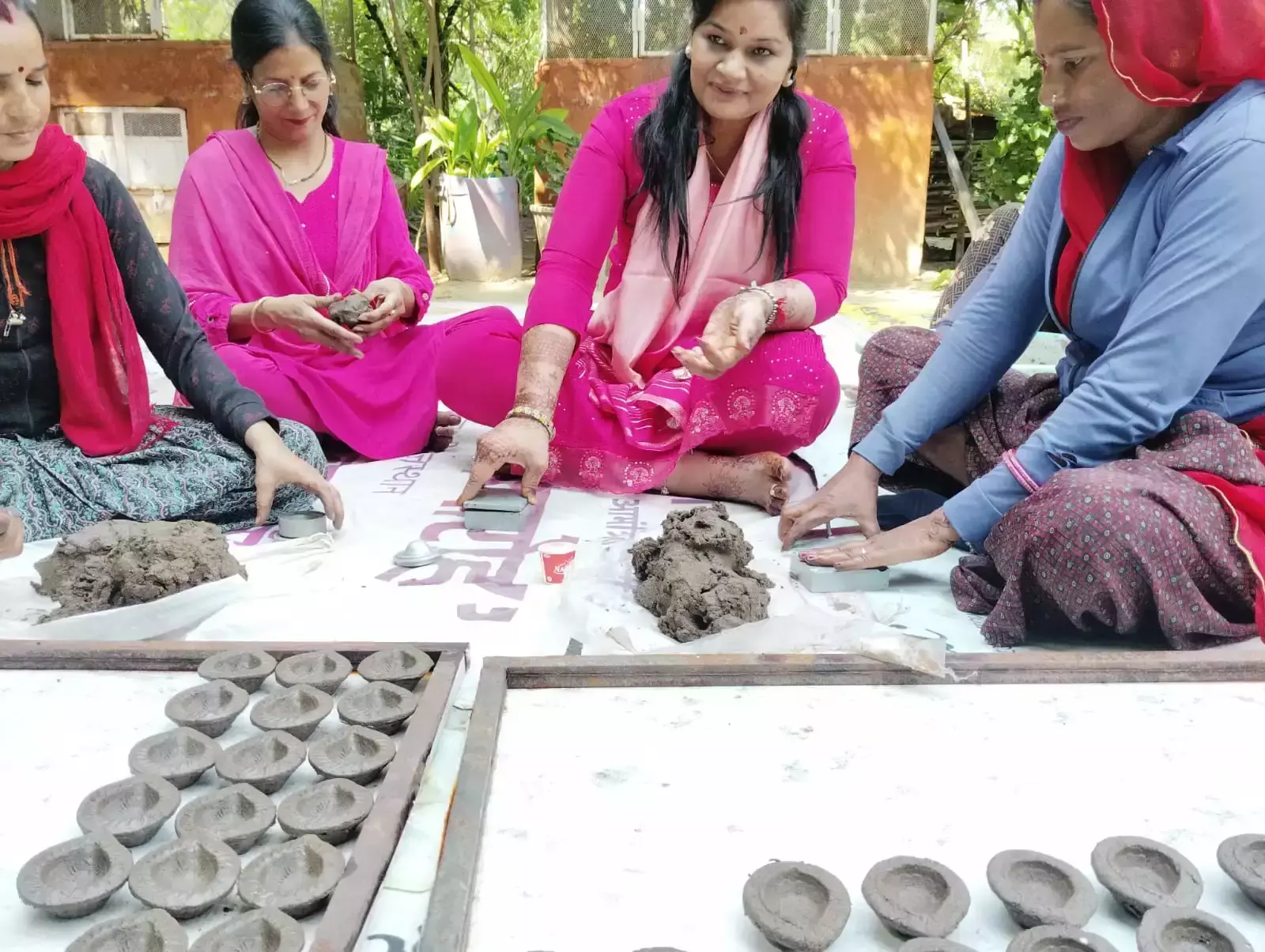 Jaipur: छोटीकाशी में पहली बार गोबर से बने दीपक जलाने की तैयारी Jaipur: छोटीकाशी में पहली बार गोबर से बने दीपक जलाने की तैयारी