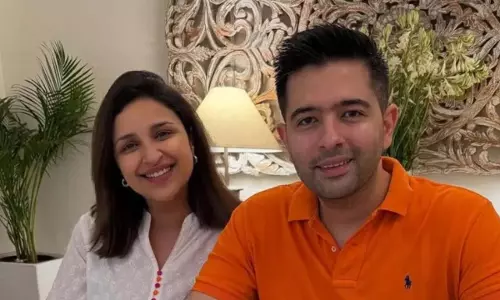 Parineeti Chopra अपने पहले बच्चे के जन्म से पहले दिल्ली पहुंचीं