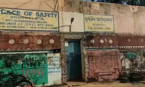 Rourkela में विशेष गृह से नशीले पदार्थ और हथियार बरामद Rourkela में विशेष गृह से नशीले पदार्थ और हथियार बरामद