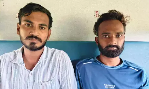 Kerala : लोन ऐप के ज़रिए मनी लॉन्ड्रिंग के आरोप में आंध्र प्रदेश के दो गिरफ्तार किया गया Kerala : लोन ऐप के ज़रिए मनी लॉन्ड्रिंग के आरोप में आंध्र प्रदेश के दो गिरफ्तार किया गया