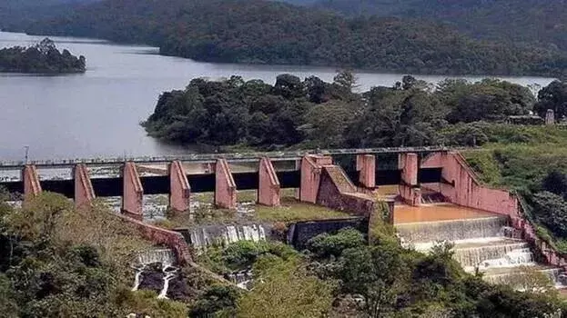 kerala: मुल्लापेरियार बांध के द्वार 75 सेमी तक खोले गए, 1064 घन फीट पानी छोड़ा गया kerala: मुल्लापेरियार बांध के द्वार 75 सेमी तक खोले गए, 1064 घन फीट पानी छोड़ा गया
